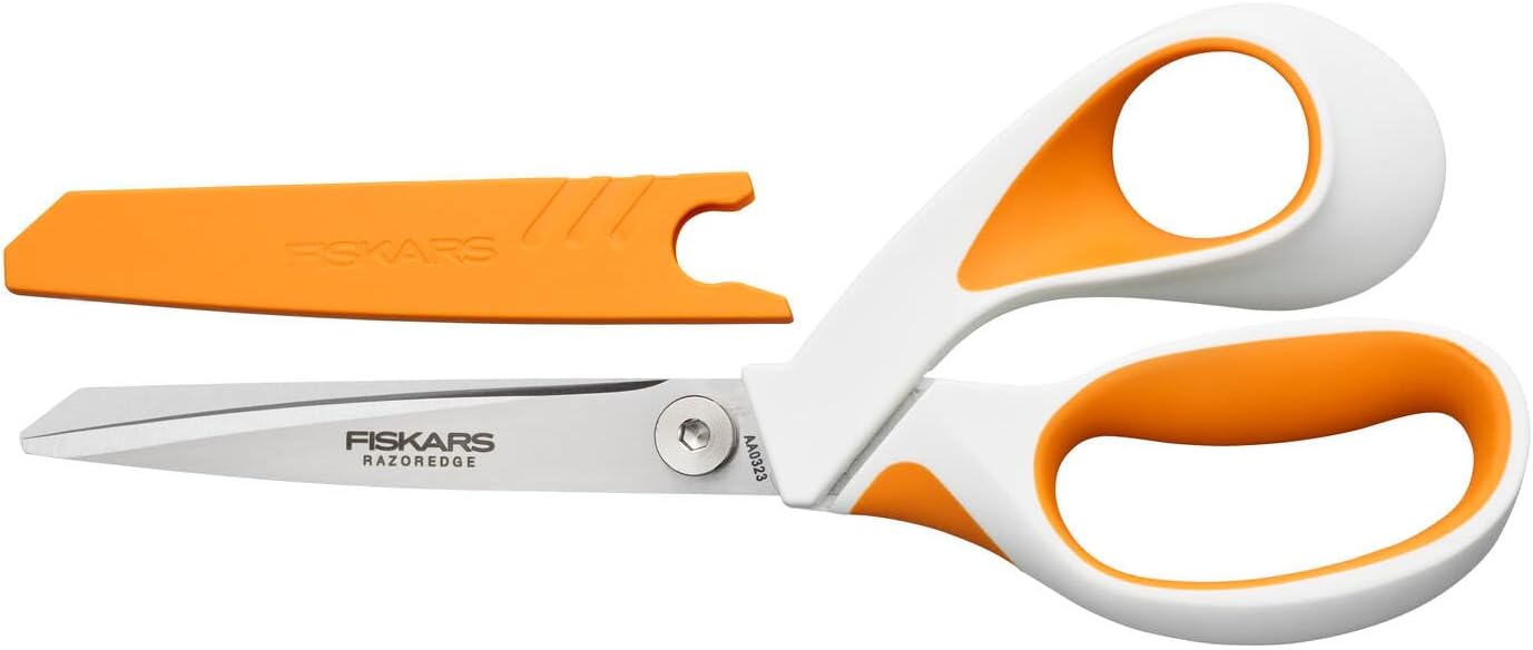 Fiskars 21cm RazorEdge™ Sewing Scissors – Stainless Steel Blades, Shears for Sewing & Fabric, Softgrip™ Handles