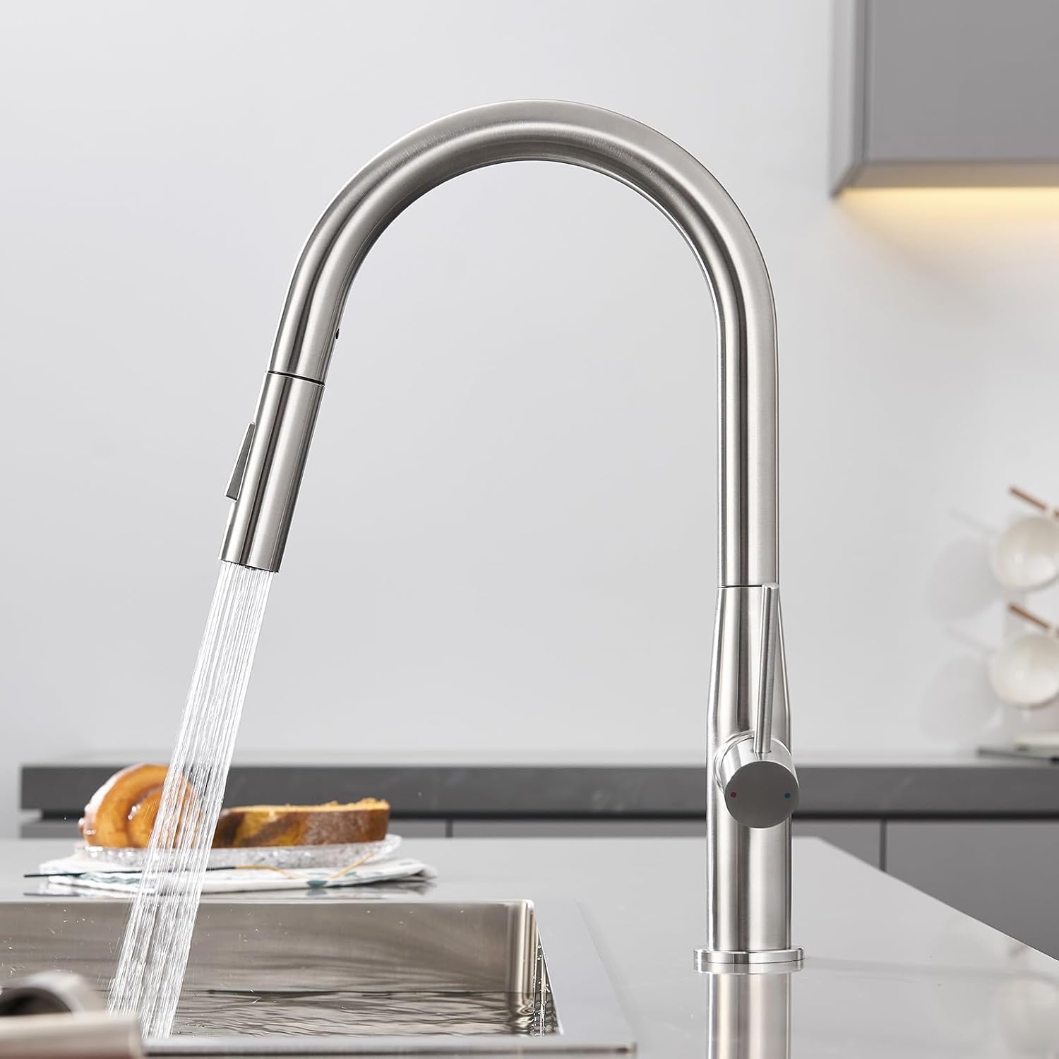 DERW Kitchen Tap, Kitchen Mixer Tap with Pull-Out Sprayer, 2 Modes Spray, 360° Swivel Spout, Single Handle High-Arc Design, Water-Saving Cartridge, Easy Installation with Fittings Included