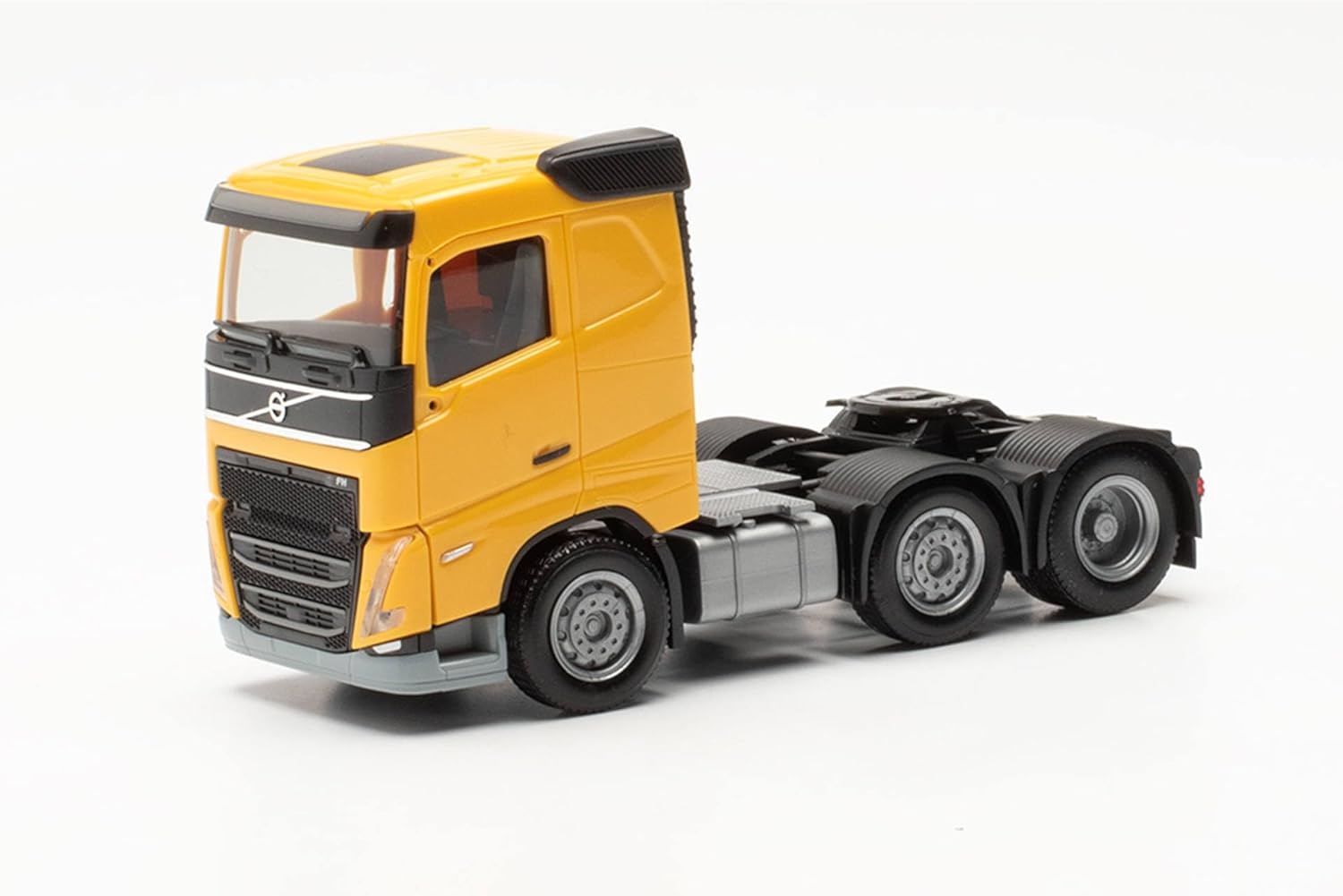 herpa truck model Model Volvo FH 2020 6x2 tractor, on a scale of 1:87, plastic miniature, made in Germany, model building, collectors edition