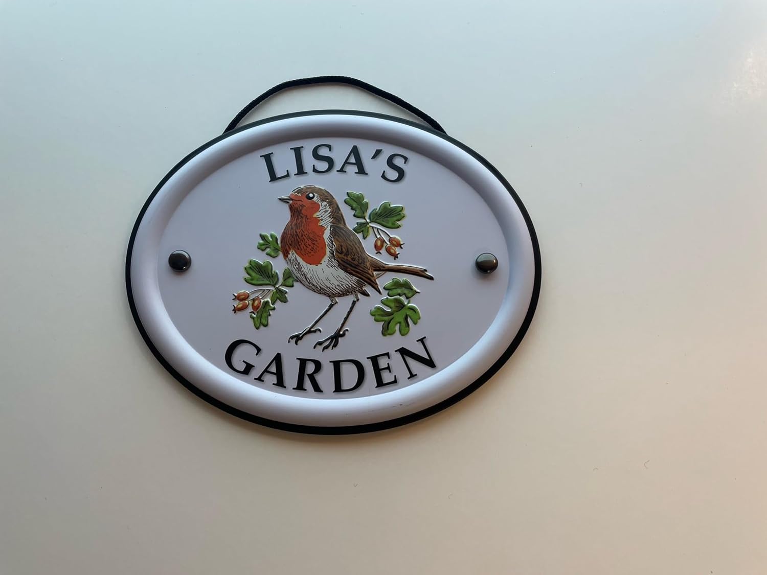 Personalised Embossed Metal Garden Sign 12x15cm – British Bird Design – Outdoor Decorative Hanging Garden Plaque – Weatherproof Metal Sign for Garden Walls Fences or Sheds (Lisa)