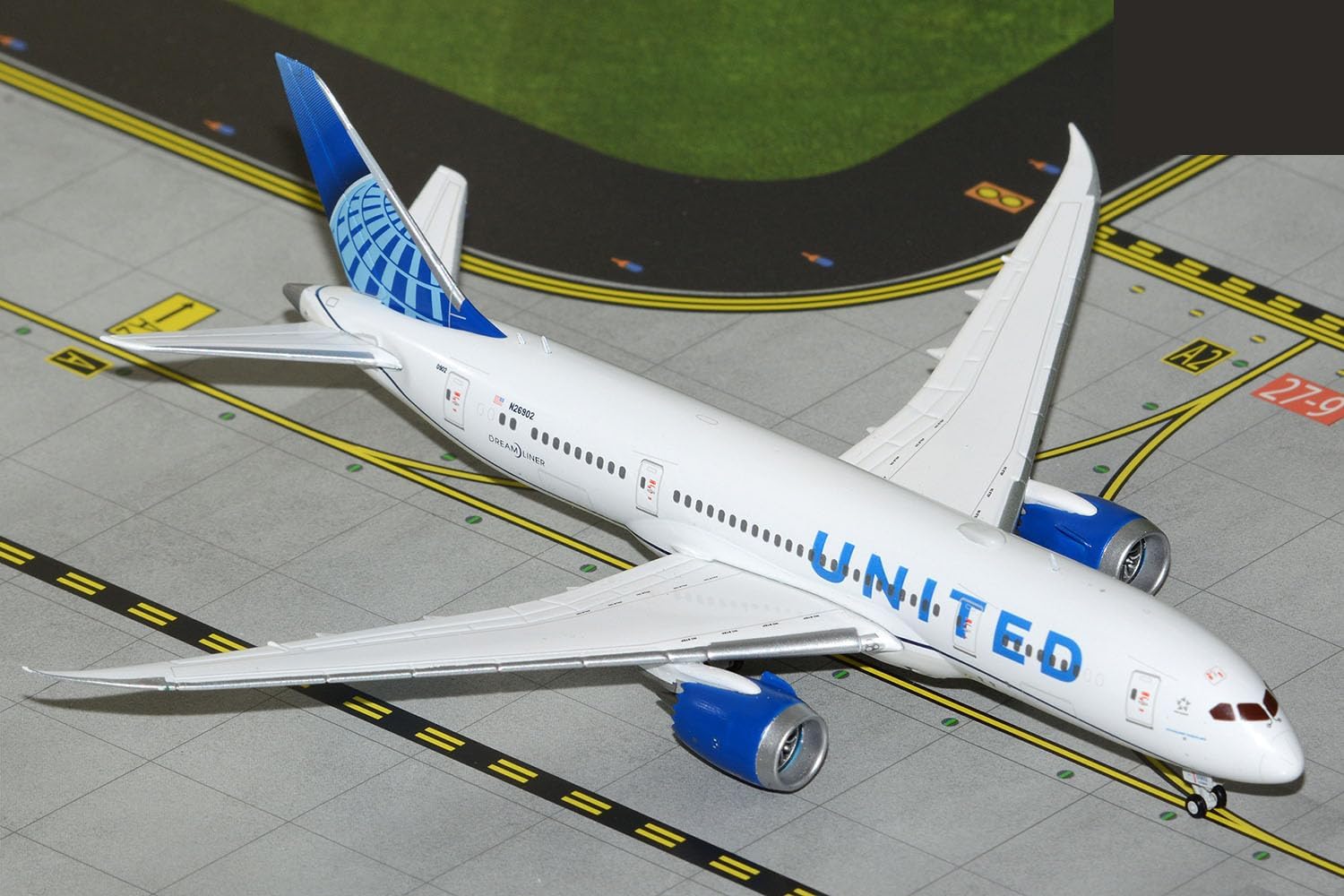 GeminiJets GJUAL2329 United Airlines Boeing 787-8 Dreamliner N26902; Scale 1:400