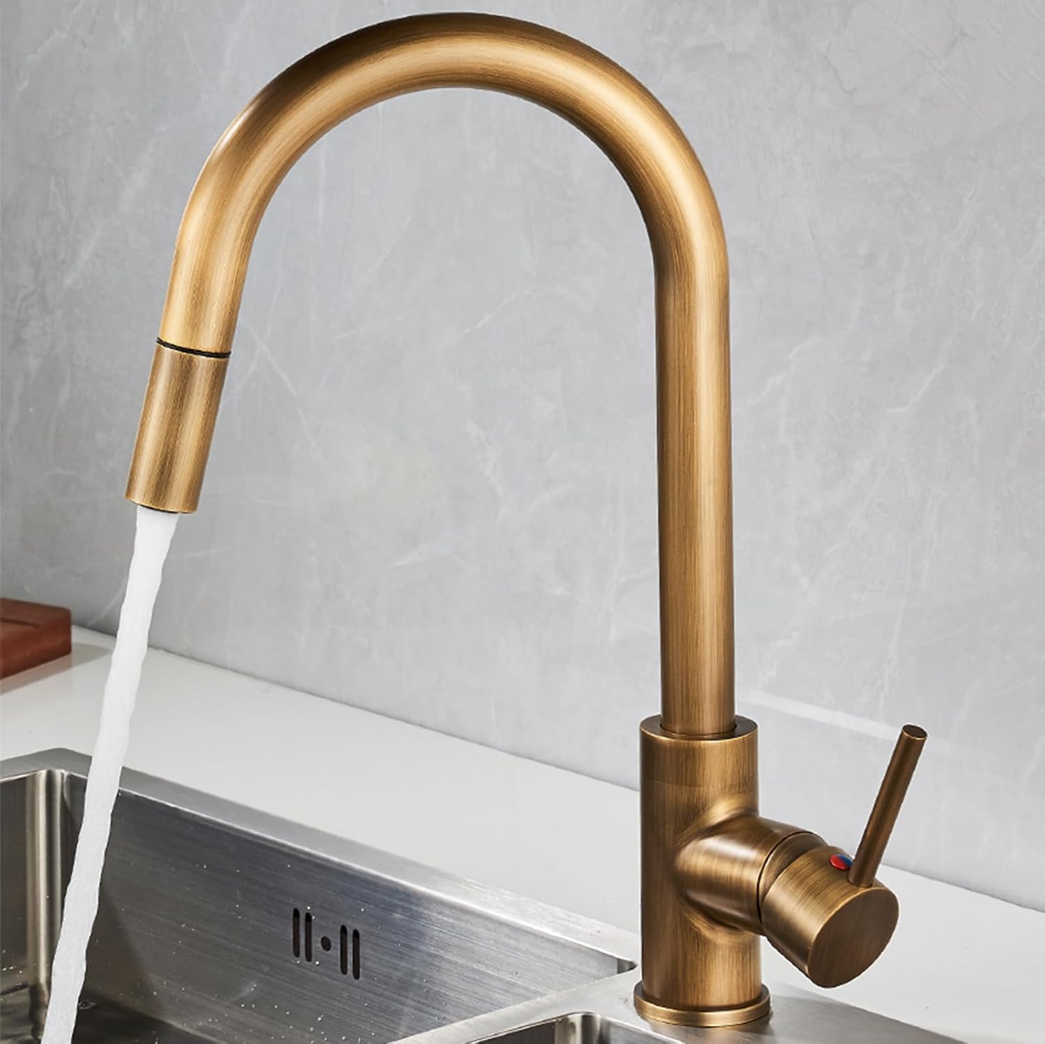 Retro Kitchen Sink Mixer Tap with Pull Out Spray 360° Hot & Cold Water Antique Single Hole Faucet for Modern Kitchens Stylish and Functional Kitchen U