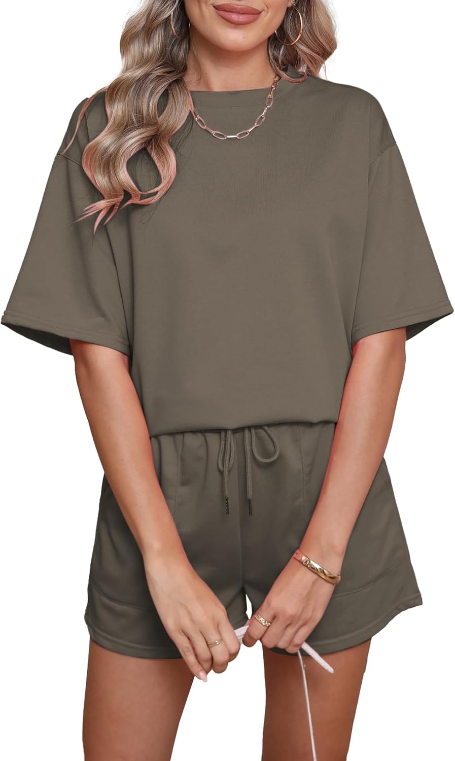 Famulily Short Sleeve Womens Tracksuit Sets Crew Neck Solid Color Tops and Loose Shorts Summer 2 Piece Outfit with Pockets S-XL