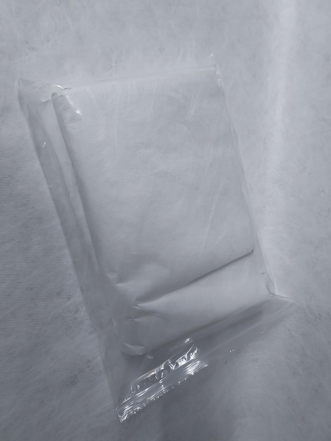 Tyvek Fabric 1442R - 5 M / 5.47 Yds Long x 1.524 M / 1.67 Yds Wide