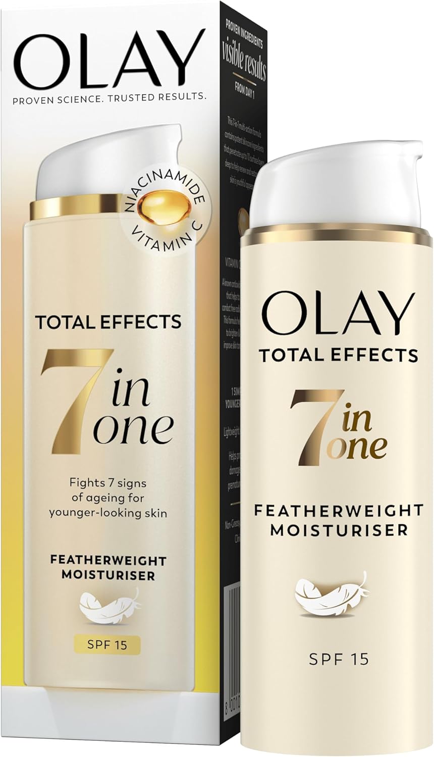 Olay Total Effects Featherweight 7 in 1 Anti-Ageing Day Moisturiser with SPF 15 – Hydrating Face Cream with Niacinamide & Vitamin C – Fights 7 Signs of Ageing for Younger-Looking Skin – 50ml