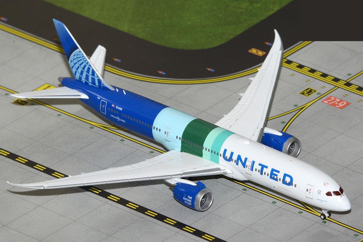 GeminiJets GJUAL2333 United Airlines Boeing 787-9 SAF Future N24988; Scale 1:400