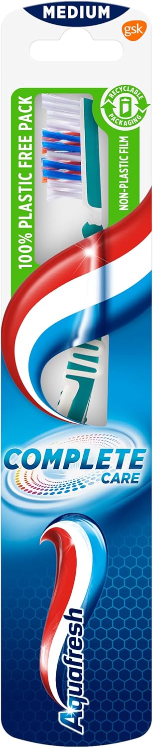 Aquafresh Toothbrush Adult, Complete Care Toothbrush for Effective Cleaning of Teeth, Plastic-free Packaging, Medium