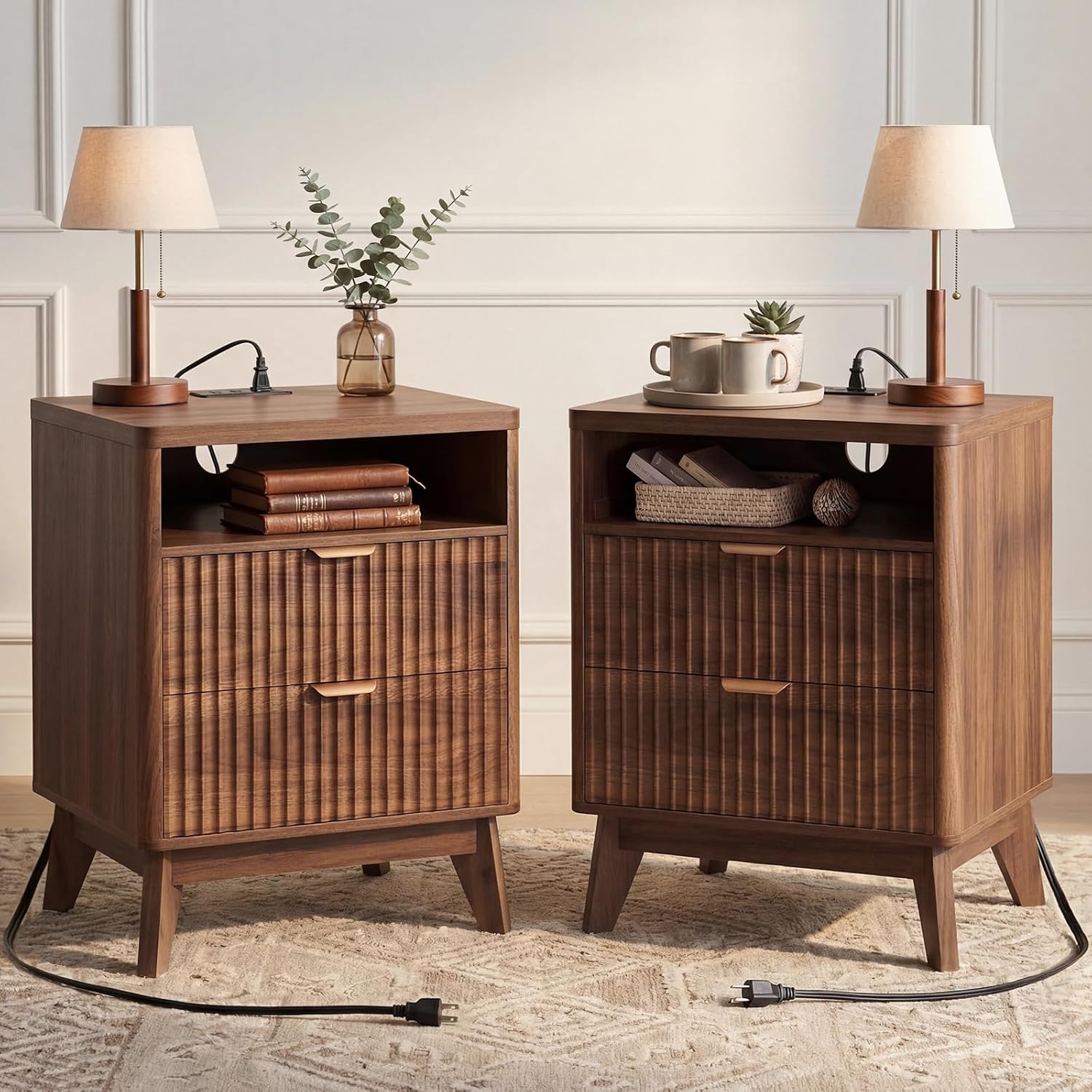 LYNCOHOME Fluted Nightstand with Charging Station, 19.7 inch Wide End Table with 2 Drawers, Modern Wood Bedside Table for Bedroom, Night Stand Set of 2，Walnut