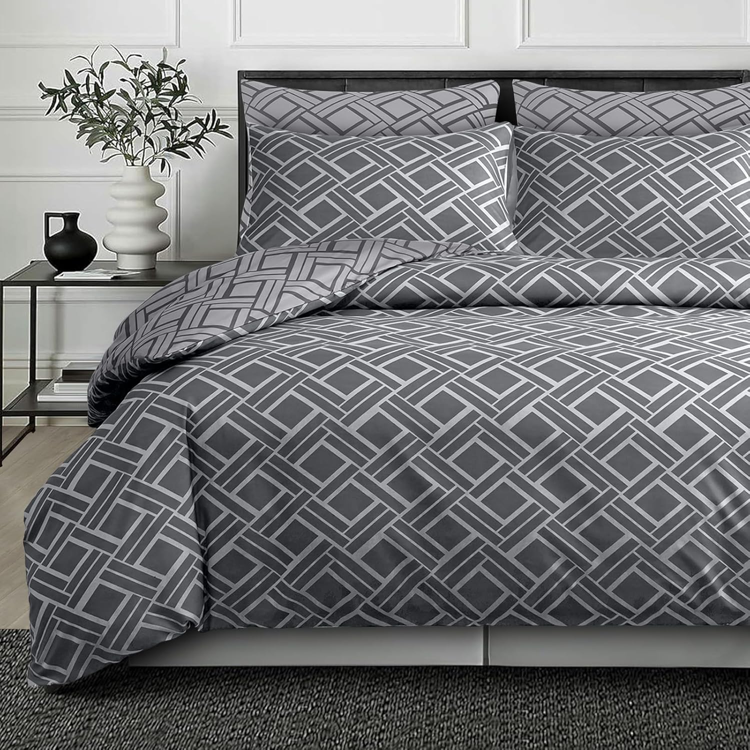 DEKORO Double Duvet Set - Premium Microfibre Double Bedding Set (200 x 200 cm) - Reversible Duvet Cover Sets - Ultrasoft Double Bedding Set Grey Checkered Pattern With Pillow Cases
